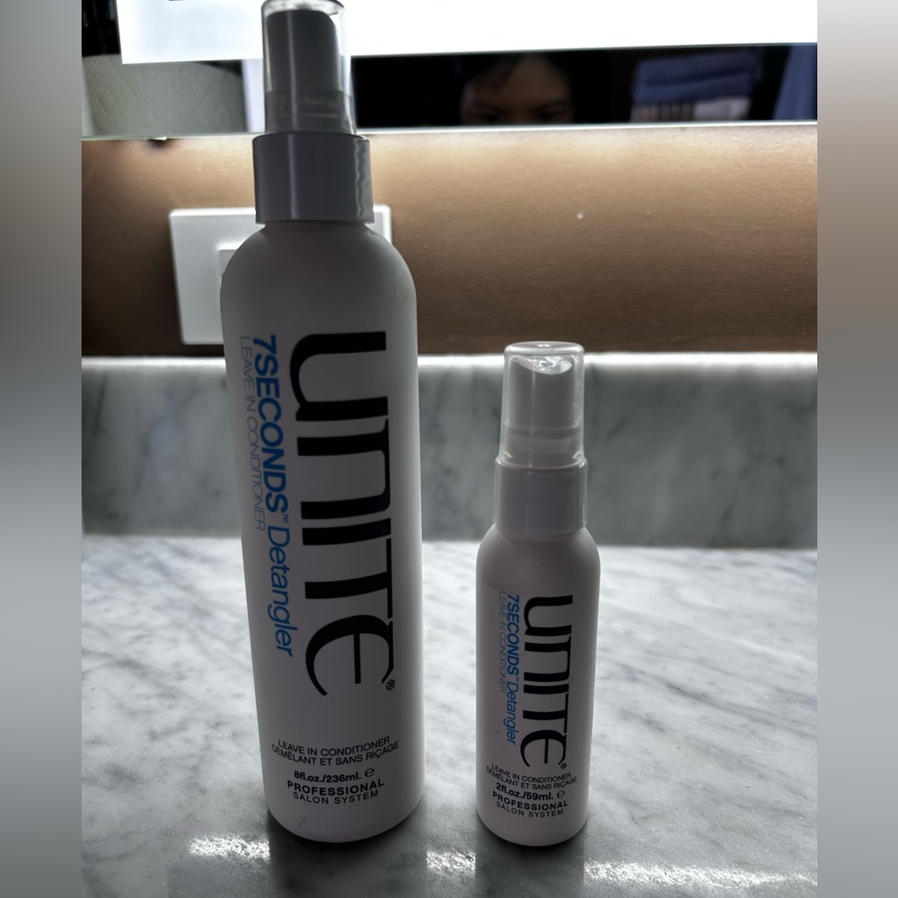 7SECONDS Detangler Leave-In Conditioner Spray - Picture 2 of 4